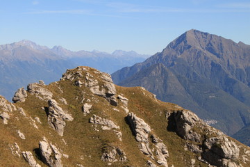Alpengipfel am Comer See; Blick vom Monte Grona zum Monte Legnone