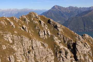 Gipfel des Comer See; Blick vom Monte Grona über den See zum Monte Legnone