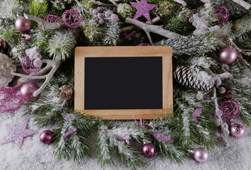 Tafel mit Weihnachtsdeko