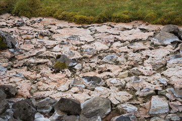 Landschaft mit heißen Quellen und Wasserfällen im Hengill Geothermalgebiet / Süd-West-Island 