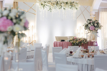 Floral decoration on the wedding table in restaurant