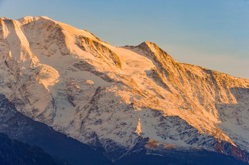 Naklejka na ściany i meble Coucher de soleil sur le Mont Blanc