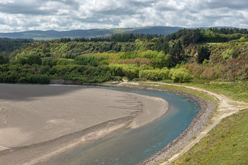 Fototapeta na wymiar manawatu river flowing through lush countryside