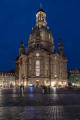 Fototapeta na wymiar Dresdner Frauenkirche am Abend