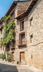 Fototapeta na wymiar Streets of stone in Ainsa in the north of Spain
