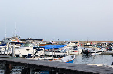 Fototapeta premium White yachts parked at the pier at sunny day