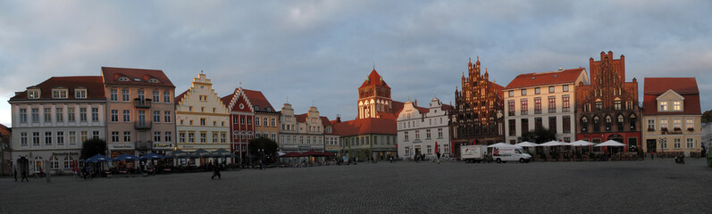 Fototapeta na wymiar Greifswald, Markt, Panorama