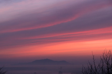 Amöneburg im morgendlichen Herstnebel