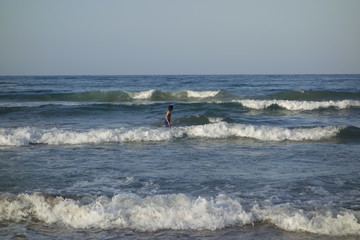 Disfrutando de las olas