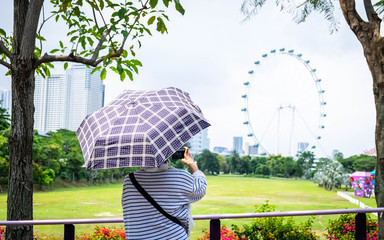 Singapore 20 Sep 2018,The traveler taking a photo of singapore flyer