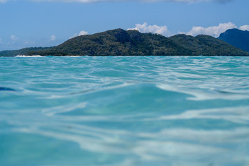 Fototapeta premium Whitehaven Beach in the Whitsunday Islands, Queensland, Australia on a sunny day