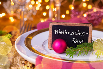 Festlich gedeckter Tisch zu Weihnachten  -  Weihnachtsfeier