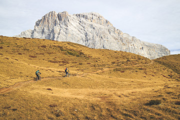 Obraz na płótnie Canvas Prättigauer Höhenweg mit Sulzfluh im Hintergrund