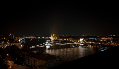 Fototapeta na wymiar Night shot over Donau river - Budapest