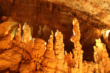 gouffre de cabrespine dans l'aude en france