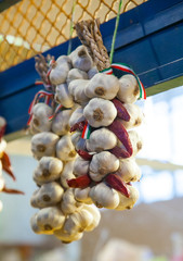 Linking of garlic in the market