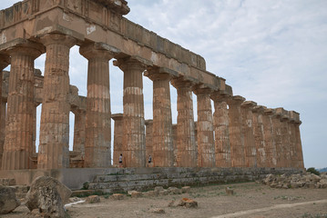 Obraz premium Selinunte, Italy - September 02, 2018: View of the Temple of Hera (Temple E)