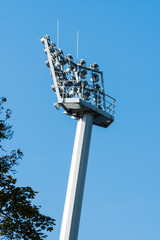 Flutlichtmasten an einem Stadion