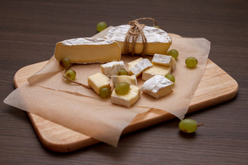 camembert cheese and grapes on the table	