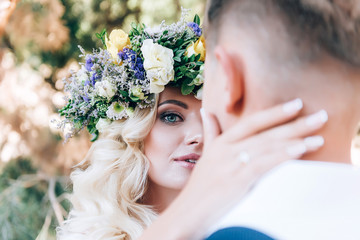Obraz premium the bride and groom on a walk before the wedding banquet in the fairy forest near the castle. concept of love and creating a new family.