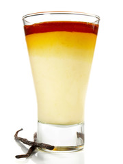 Vanillepudding mit Karamellsauce