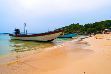 Fototapeta na wymiar Boat on the Thai beach