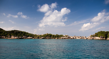 Fototapeta premium beach with rocks and sky
