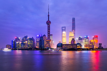 Obraz premium Modern city skyscrapers of Shanghai skyline at night with reflection of beautiful ligth in Huangpu river view from the bund, Shanghai, China