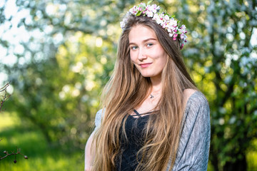 Naklejka premium Portrait of a beautiful girl, outdoors in spring nature