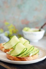 Sandwich with cream cheese and fresh cucumber. Close-up. Vegetarian fitness sandwich with cottage cheese, cucumber and dill, breakfast. English sandwich