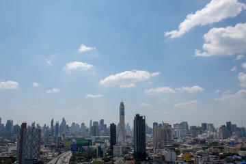 Fototapeta na wymiar Bangkok thailand - October 30 ,2018 : top view of buiding city scape in Bangkok, Thailand