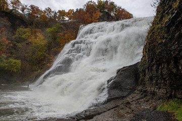 Fototapeta na wymiar Ithaca Falls in the Finger Lakes region, Ithaca, New York. This is the last and largest of several waterfalls on Fall Creek.