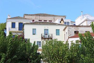 Fototapeta na wymiar Skopelos town historical architecture buildings houses street view clear sky