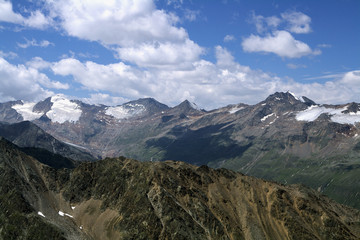 Fototapeta na wymiar Gletscher und Berge rund um das Ötztal der Tiroler Alpen 