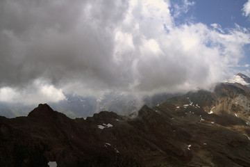 Gletscher und Berge rund um das Ötztal der Tiroler Alpen 
