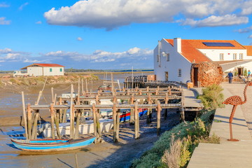 Obraz premium Moinho maré e regiões pantanosas na reserva natural do estuário de Sado