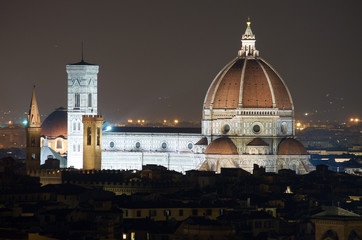 Fototapeta na wymiar Firenze, Toscana, Italia, vista notturna del Duomo e della Cupola di Brunelleschi, da Piazzale Michelangelo, terrazza panoramica del capoluogo 