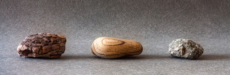 TRES PIEDRAS MULTICOLOR