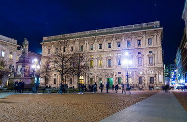 Fototapeta na wymiar Night view of Piazza della Scala