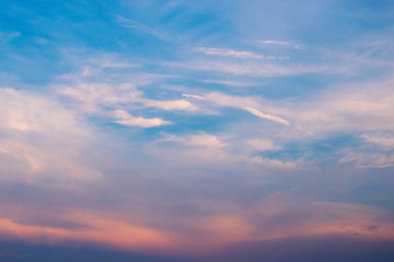 Wolken im Sonnenuntergang