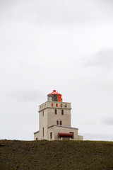 Fototapeta na wymiar Leuchtturm an der Dyrholaey, Island