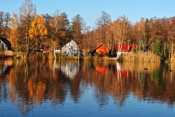 Obraz premium Pejzaż jesienny wsi