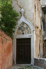 Fototapeta na wymiar Venice, door of an ancient palace