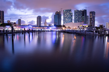 Fototapeta na wymiar Miami - Dwntown Skyline view from Bayside Marina
