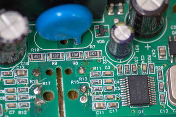 Printed circuit board chip with chips and candins