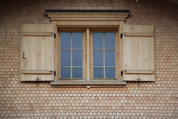 Fototapeta na wymiar Holzfenster