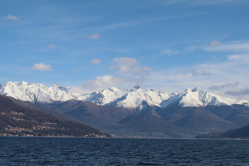 Fototapeta na wymiar view of the snowy mountains with lake view