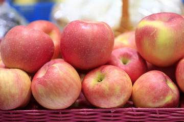 Many apples stack up