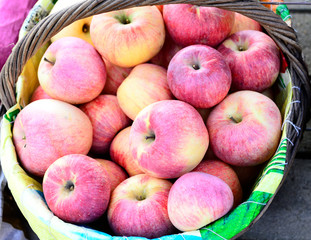 Many apples stack up