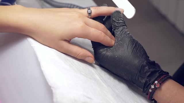 Correction process of female nails with nailfile